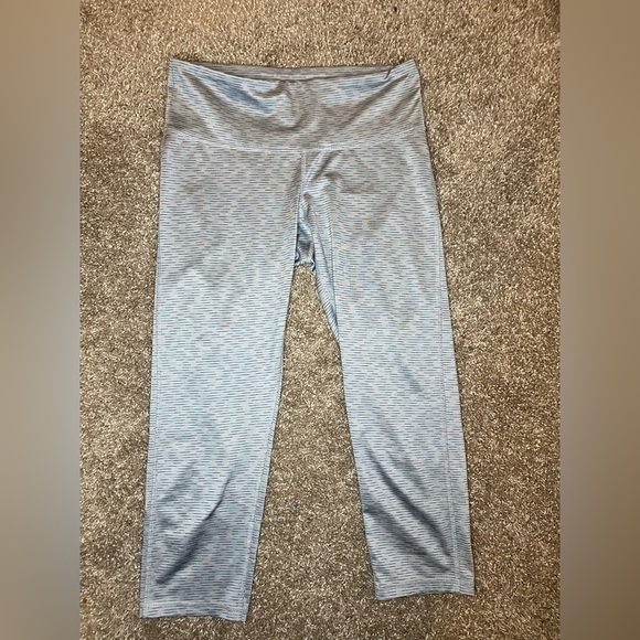 Champion silver/gray marbled cropped capri athletic leggings - Picture 3 of 9